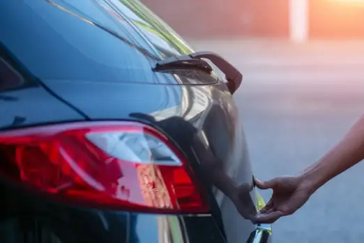 باز کردن صندوق عقب خودرو