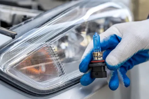 تعویض لامپ خودرو در محل