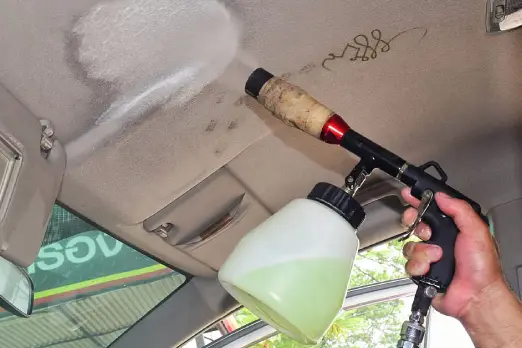 تمیز کردن سقف خودرو