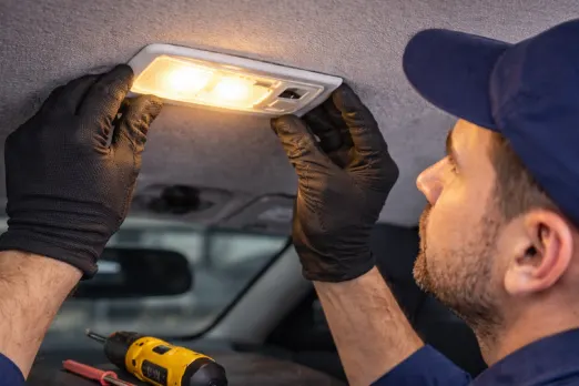 نصب چراغ سقف خودرو